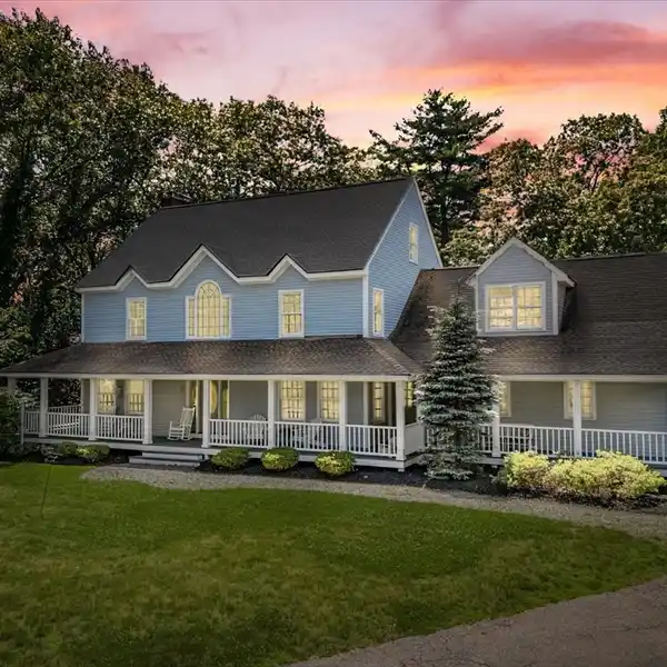 SPACIOUS POOL HOME AT INCREDIBLE VALUE