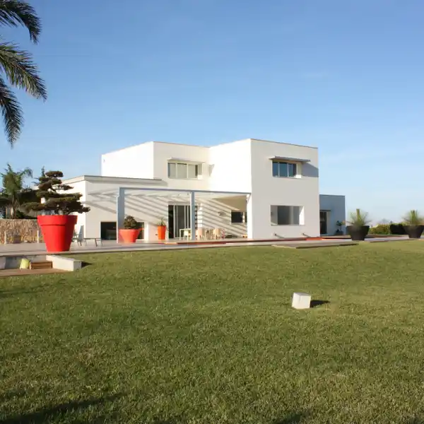 STUNNING MODERN DESIGN VILLA