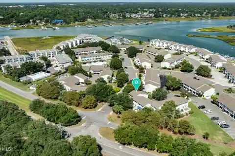 Upgraded End Unit in Sought-After Channel Walk