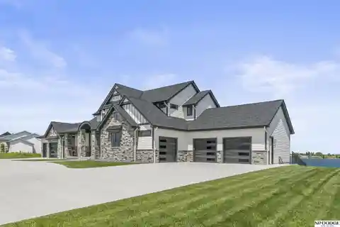 Paradise Nestled on Expansive Lot