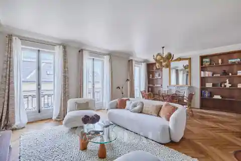 Elegant Apartment in a Fine Late 19th Century Building