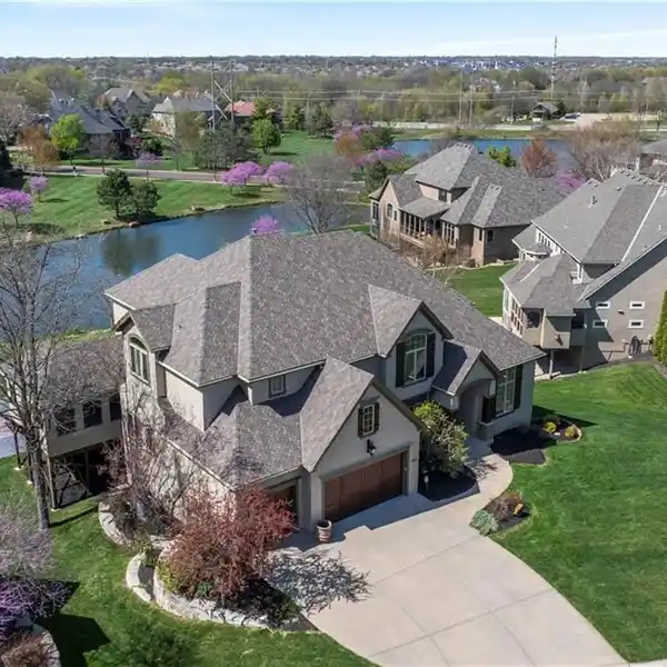 LUXURY LIVING BACKING TO NEIGHBORHOOD LAKE