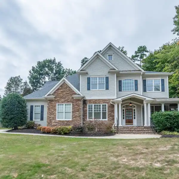 BEAUTIFUL CUSTOM HOME IN THE RESERVE