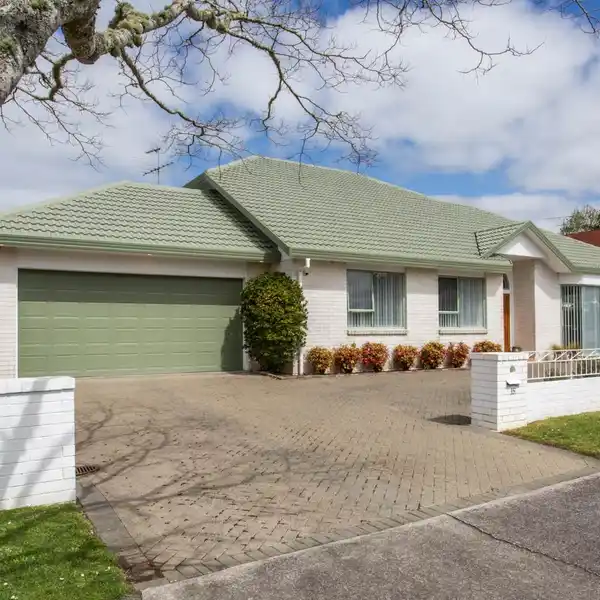 ULTIMATE FAMILY HOME IN PRIME PINEHILL