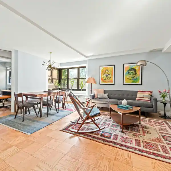 BEAUTIFULLY RENOVATED HOME WITH TREETOP VIEWS