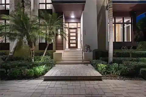 Beach-Block Luxury with Timeless Architectural Design