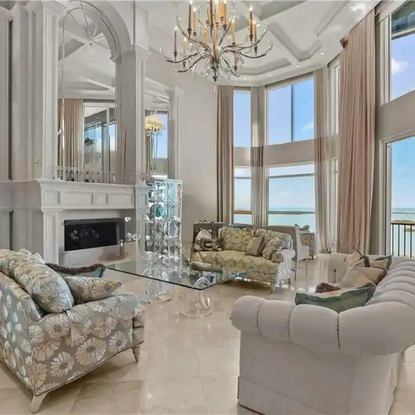 LUXURIOUS TWO-STORY PENTHOUSE WITH SWEEPING VIEWS