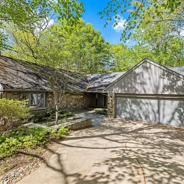 SPACIOUS RANCHER LIVING IN EXCLUSIVE GATED COMMUNITY