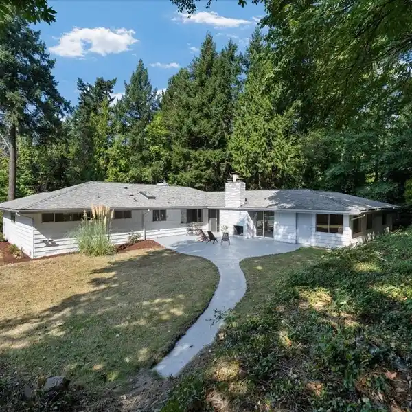MID-CENTURY HOME WITH TIMELESS CHARM
