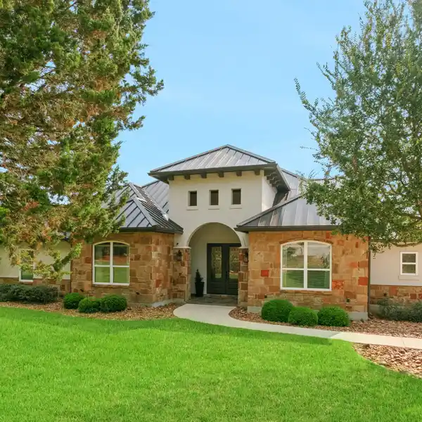 HILL COUNTRY STYLE HOME WITH MODERN TOUCHES