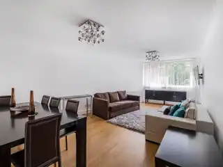 Beautifully Refurbished Two-bedroom Apartment