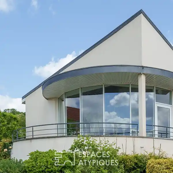 HIGH TECH PROPERTY IN PRIVILEGED LIVING ENVIRONMENT