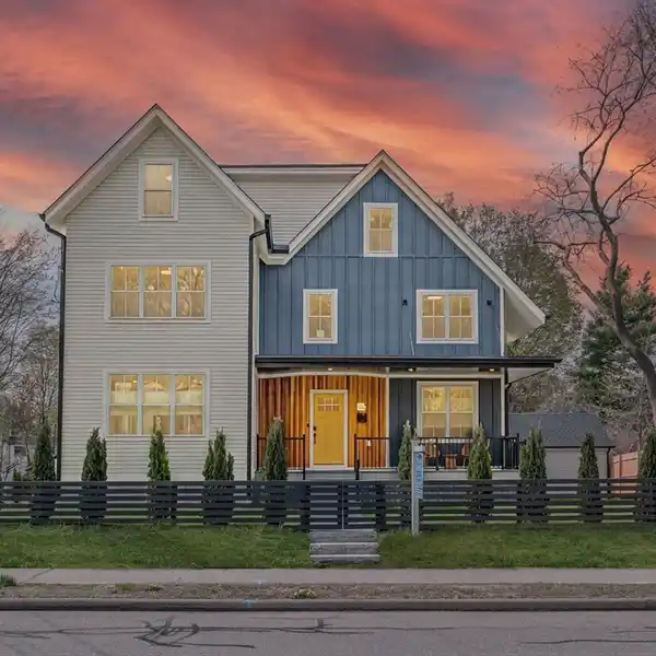 BRIGHT AND BEAUTIFUL MODERN FARMHOUSE