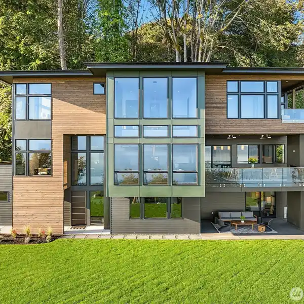 GORGEOUS NORTH TACOMA VIEW HOME