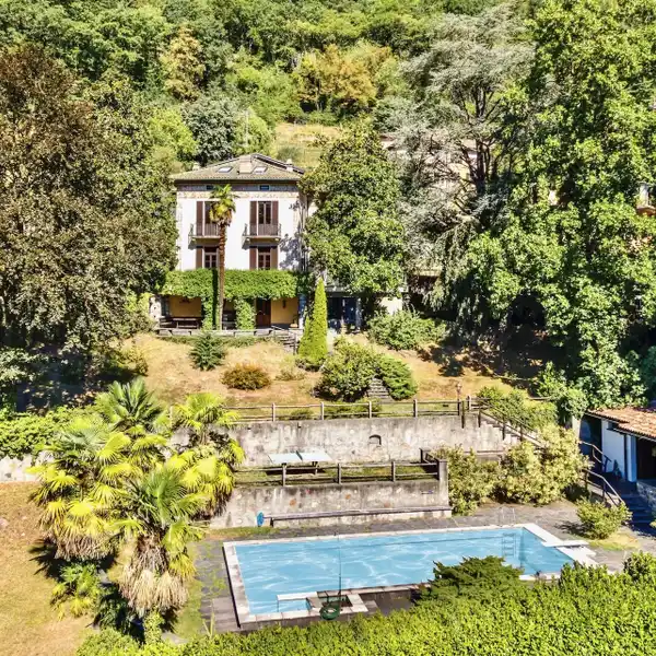 PRIVATE AND TRANQUIL RESIDENCE