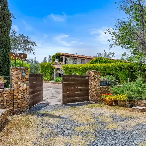 TUSCAN ELEGANCE IN SANTíSIMA TRINIDAD