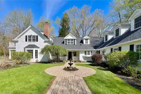 Classic Beauty on Nearly Three Acres