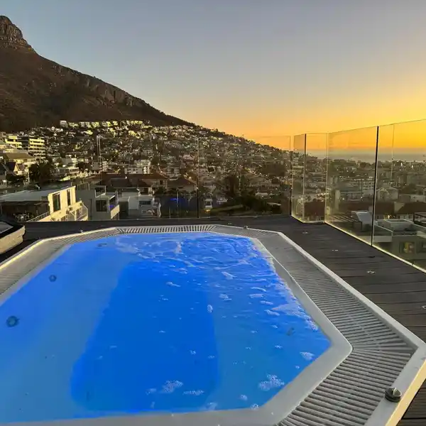 LUXURY PENTHOUSE WITH ROOFTOP TERRACE