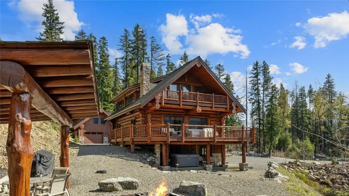 Meticulously Maintained Log Home on Three Acres Above Lake Cle Elum