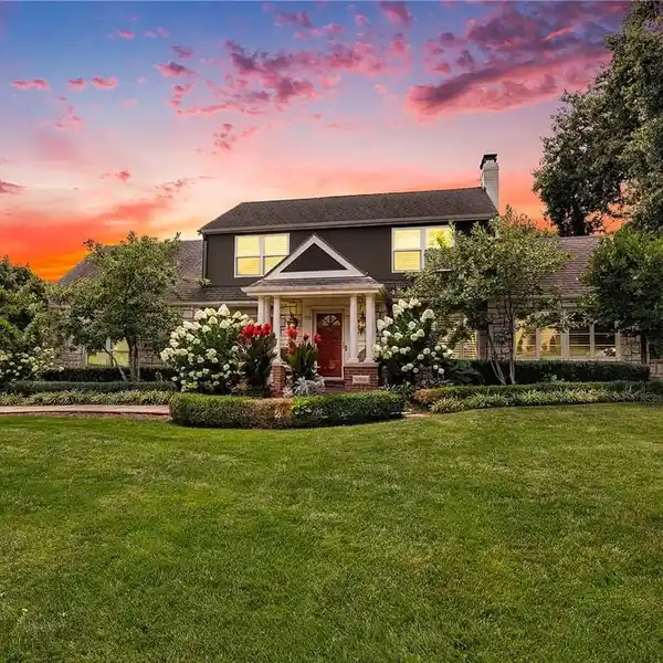 BEAUTIFULLY APPOINTED HOME IN SUNSET HILL