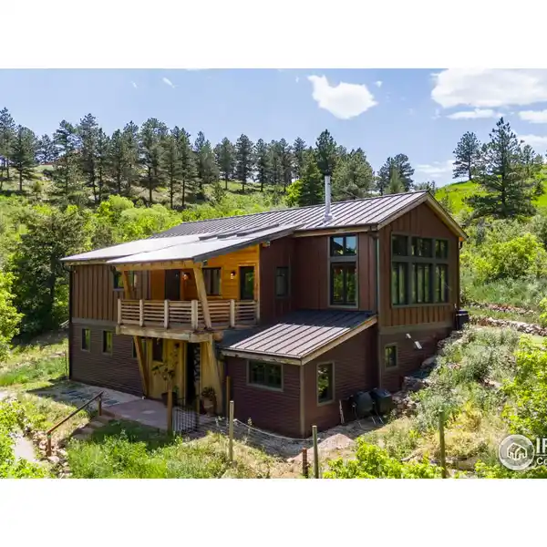 PRIVATE SANCTUARY ABOVE THE TREETOPS
