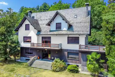 Exclusive Property Above the Lake