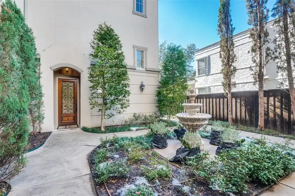Exquisite French-style Townhome in Highland Park
