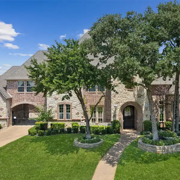 GORGEOUS TRADITIONAL ESTATE IN TROPHY CLUB
