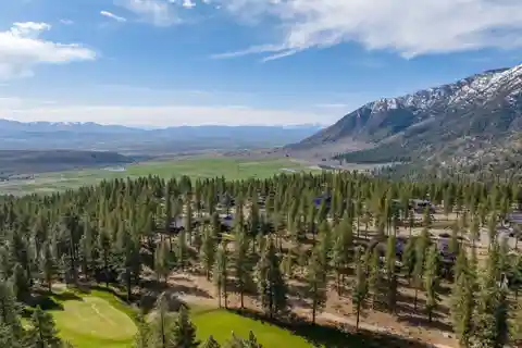 Mountain Retreat Designed for Luxury and Adventure