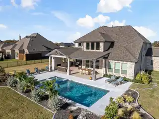 Luxury Living in Lakeview Downs