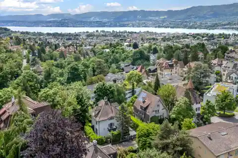 Refurbished Art Nouveau Villa with Elegant Garden on the Zurichberg