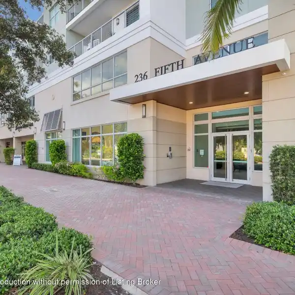 LUXURY CONDO WITH EXPANSIVE BALCONY