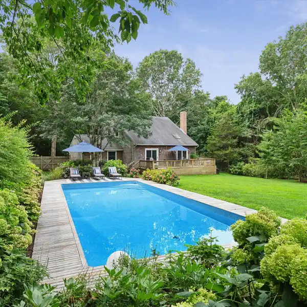 CHARMING RENTAL HOME ON A PRIVATE CUL-DE-SAC