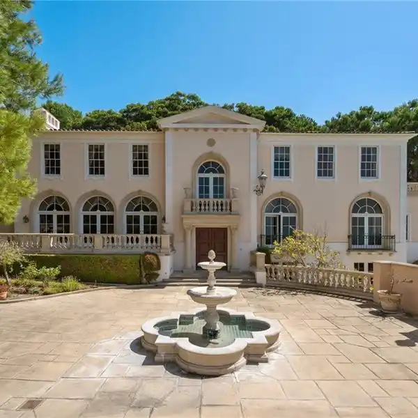 ITALIAN RENAISSANCE HOME ON AN ELEVATED LOT IN LUNADA BAY