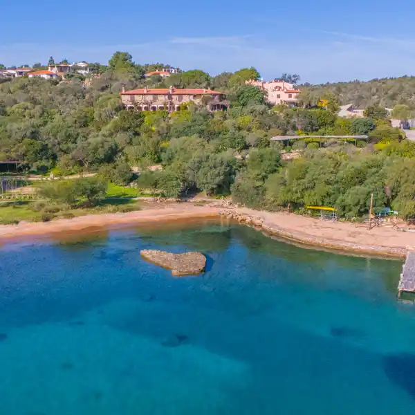 TRANQUIL VILLA WITH EXCEPTIONAL VIEWS