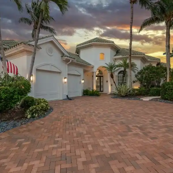 GOLF COURSE VIEWS MEET MODERN COASTAL LUXURY