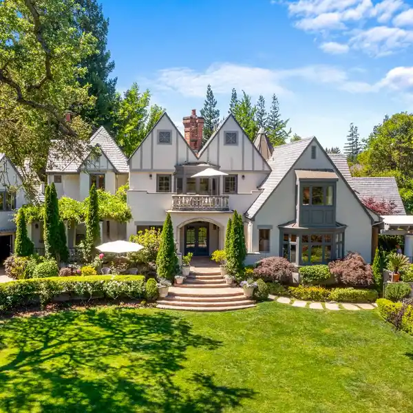 TIMELESS ELEGANCE MEETS MODERN CALIFORNIA LIVING