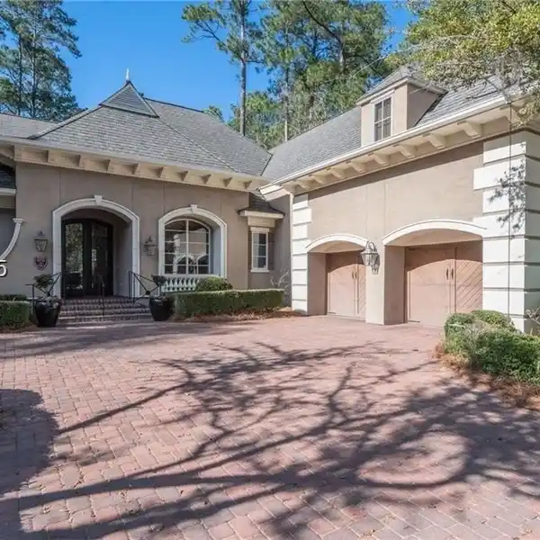 CASUAL ELEGANCE IN PRESTIGIOUS BERKELEY HALL