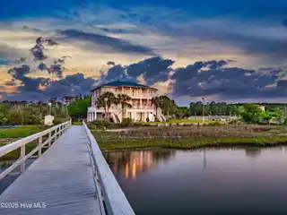 Boater's Paradise on Nearly Five Acres