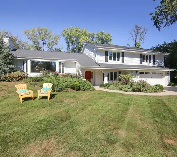 GORGEOUS FIVE BEDROOM HOME