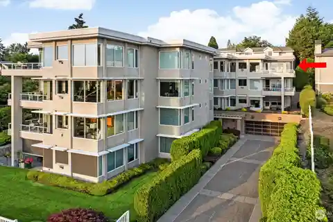 Exquisite Penthouse Condo