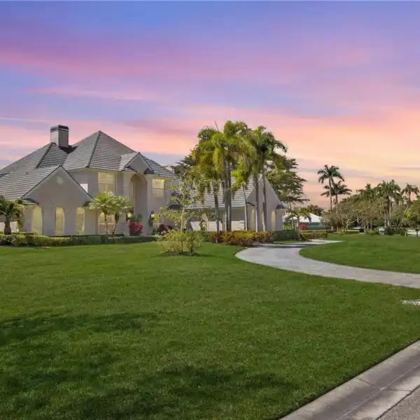 MAGNIFICENT RESIDENCE IN QUAIL CREEK