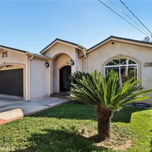 REMODELED GATED HOME IN DESIRABLE VALLEY GLEN
