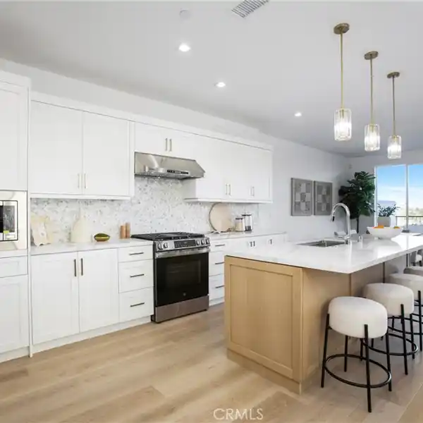 ELEGANT RESIDENCE WITH DESIGNER KITCHEN AND WINE CAPTAIN