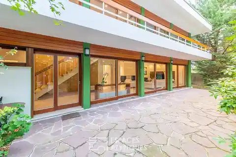 Magnificent Architect-Designed House with High-End Renovation