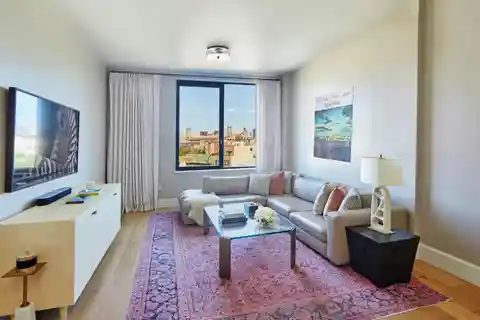 Large Home with Unobstructed Skyline View