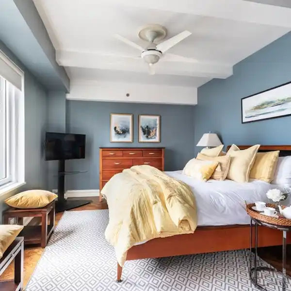 CHEERFUL FLAT WITH MAJESTIC VIEWS OF NEW YORK CITY