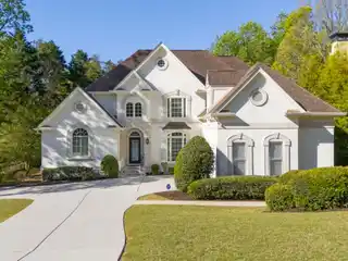 Space and Style in Seven Oaks