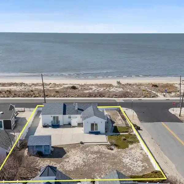 STUNNING WATERFRONT HOME WITH PANORAMIC BAY VIEWS
