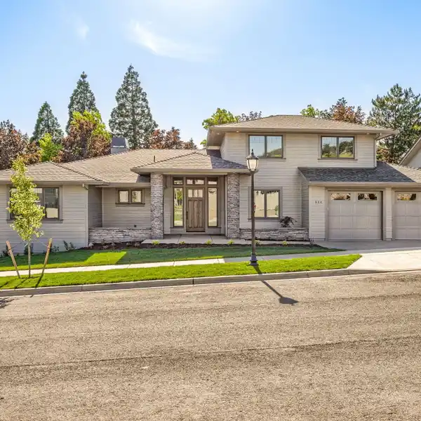 REFINED LIVING IN PRESTIGIOUS SUMMERFIELD